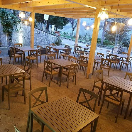 Hotel Pineta Ristorante Country House In Fabriano Campodonico  Bagian luar foto