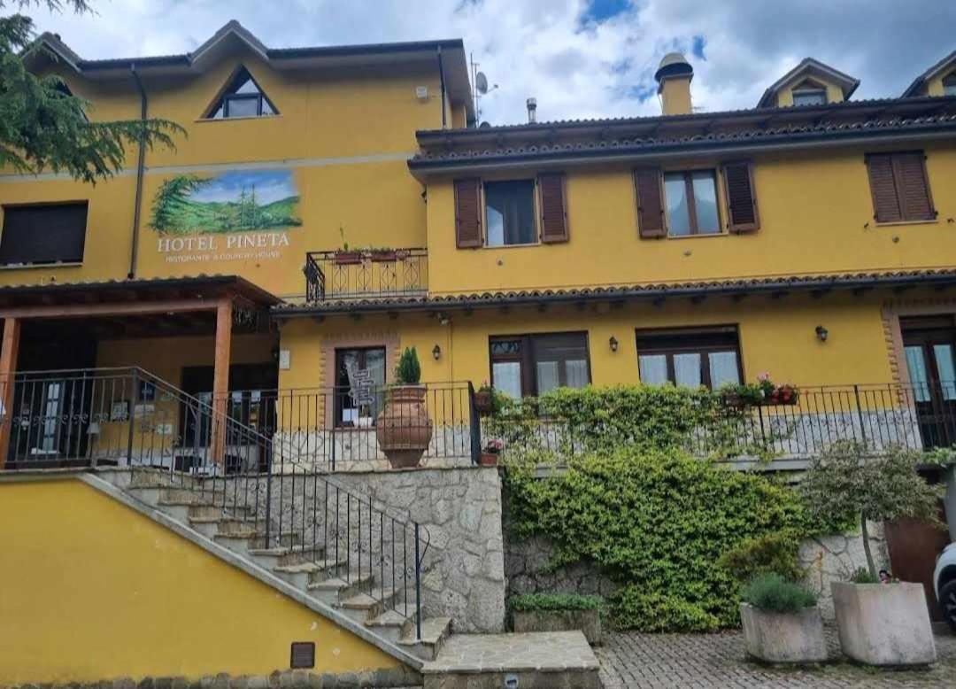 Hotel Pineta Ristorante Country House In Fabriano Campodonico  Bagian luar foto