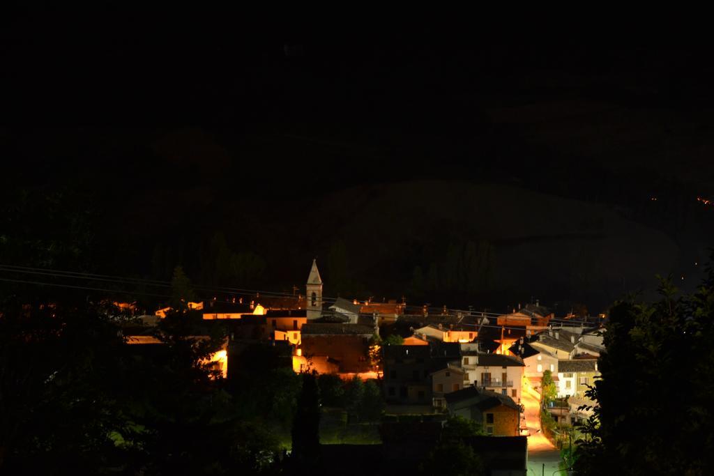 Hotel Pineta Ristorante Country House In Fabriano Campodonico  Bagian luar foto
