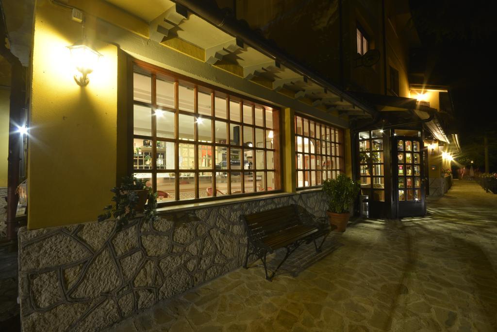 Hotel Pineta Ristorante Country House In Fabriano Campodonico  Bagian luar foto