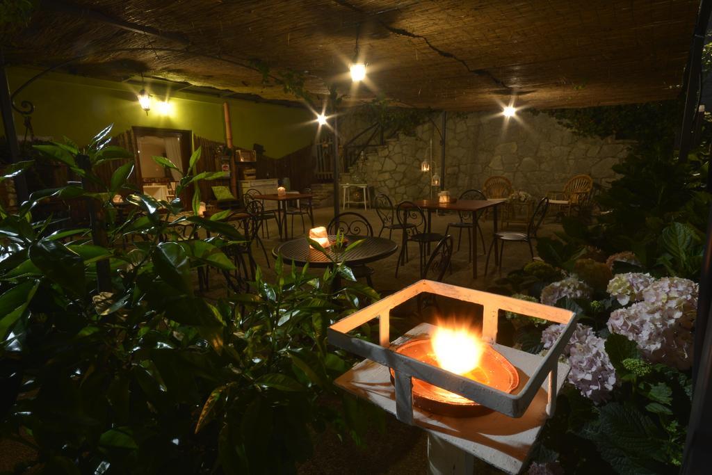 Hotel Pineta Ristorante Country House In Fabriano Campodonico  Bagian luar foto