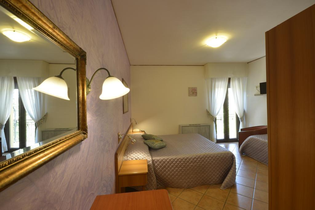 Hotel Pineta Ristorante Country House In Fabriano Campodonico  Bagian luar foto