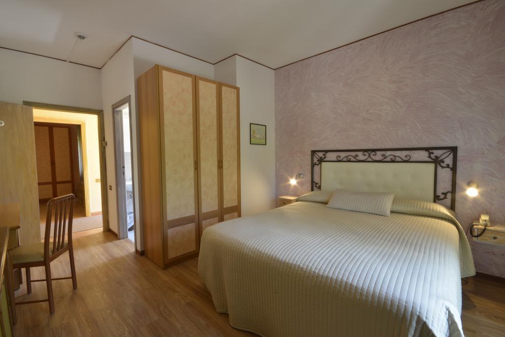 Hotel Pineta Ristorante Country House In Fabriano Campodonico  Bagian luar foto