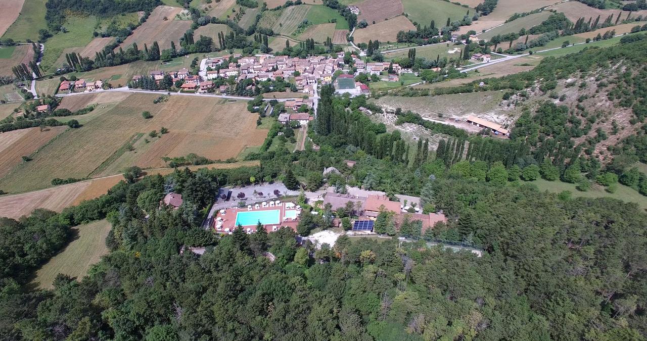 Hotel Pineta Ristorante Country House In Fabriano Campodonico  Bagian luar foto
