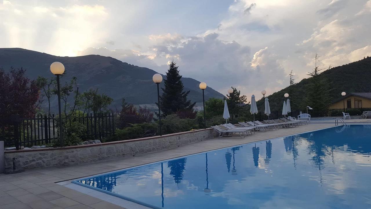 Hotel Pineta Ristorante Country House In Fabriano Campodonico  Bagian luar foto